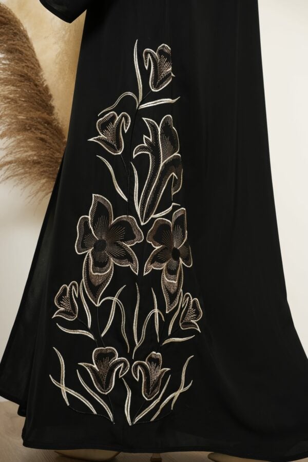 Khawla Abaya - Image 4